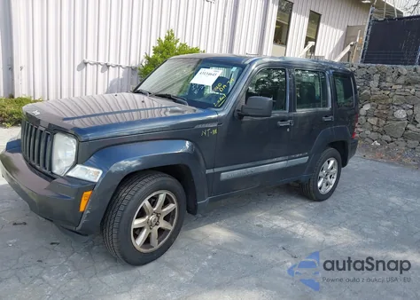 2010 Jeep Liberty Sport z USA, uszkodzony, nr VIN 1J4PN2GK2AW135038